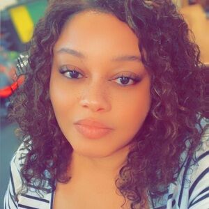 Meet your Posher, Latosha